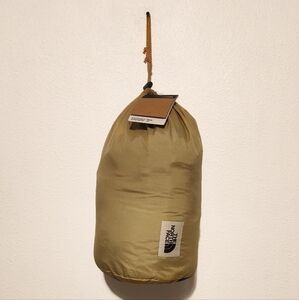 NWT The North Face Eco Trail Synthetic 20°F Sleeping Bag - Youth